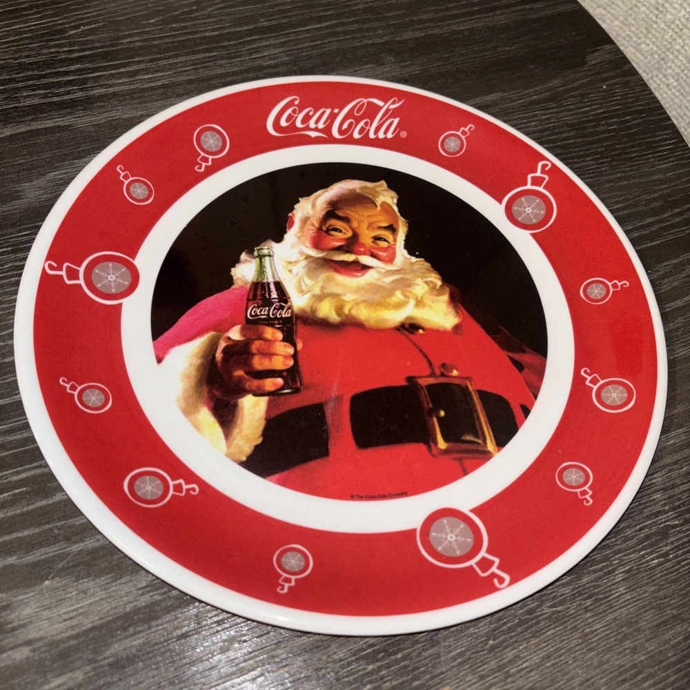 coca‎ cola christmas santa 10.5 inch dinnerware plate Gibson Everyday Plastic